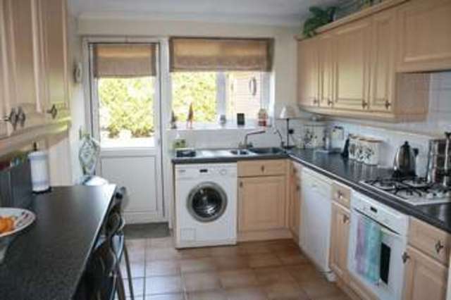  Image of 4 bedroom Detached house to rent in Youens Drive Thame OX9 at Youens Drive  Thame, OX9 3ZQ