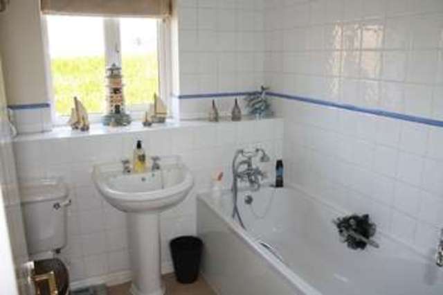  Image of 4 bedroom Detached house to rent in Youens Drive Thame OX9 at Youens Drive  Thame, OX9 3ZQ