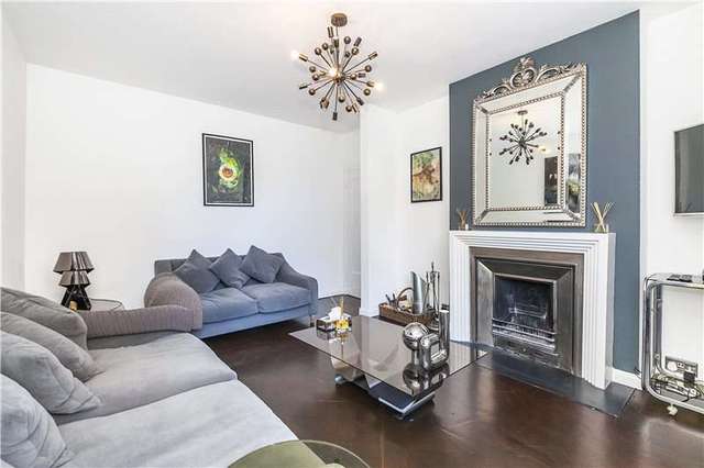  Image of 3 bedroom Flat for sale in The Lawns Lee Terrace London SE3 at Lee Terrace London Blackheath, SE3 9TD