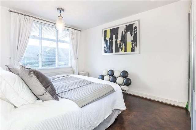  Image of 3 bedroom Flat for sale in The Lawns Lee Terrace London SE3 at Lee Terrace London Blackheath, SE3 9TD