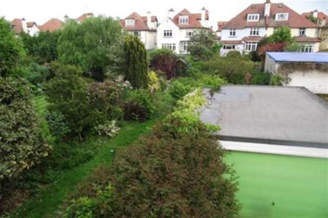  Image of 5 bedroom Detached house to rent in Thorpe Hall Avenue Southend-on-Sea SS1 at Southend-on-Sea, SS1 3AU
