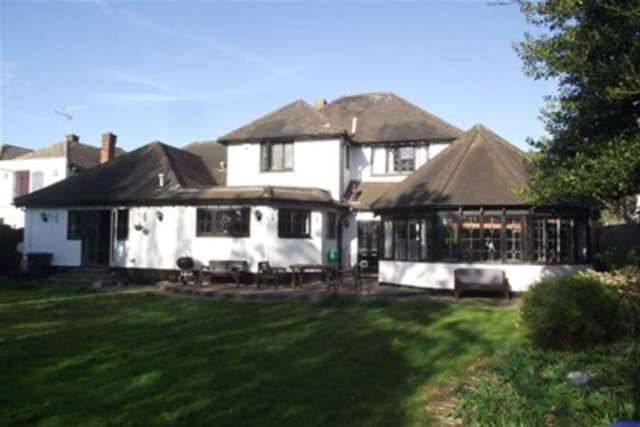  Image of 4 bedroom Detached house to rent in Daines Way Southend-on-Sea SS1 at Southend-on-Sea, SS1 3PF