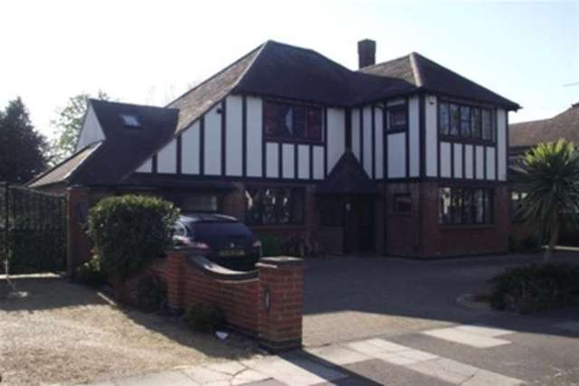  Image of 4 bedroom Detached house to rent in Daines Way Southend-on-Sea SS1 at Southend-on-Sea, SS1 3PF