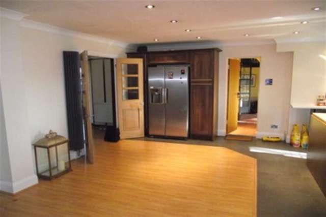  Image of 4 bedroom Detached house to rent in Daines Way Southend-on-Sea SS1 at Southend-on-Sea, SS1 3PF
