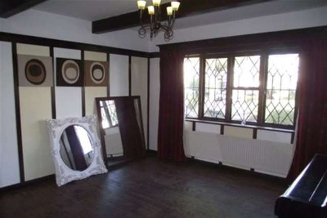  Image of 4 bedroom Detached house to rent in Daines Way Southend-on-Sea SS1 at Southend-on-Sea, SS1 3PF