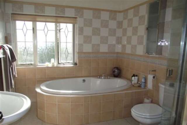  Image of 4 bedroom Detached house to rent in Daines Way Southend-on-Sea SS1 at Southend-on-Sea, SS1 3PF