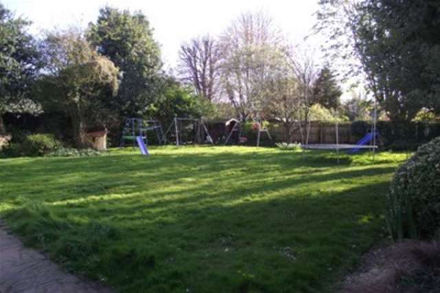  Image of 4 bedroom Detached house to rent in Daines Way Southend-on-Sea SS1 at Southend-on-Sea, SS1 3PF