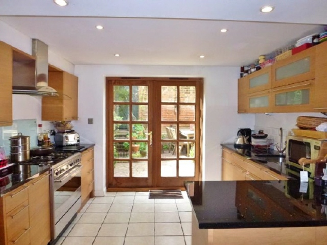  Image of 4 bedroom Flat to rent in Nightingale Road Southsea PO5 at Southsea  Not specified, PO5 3JL