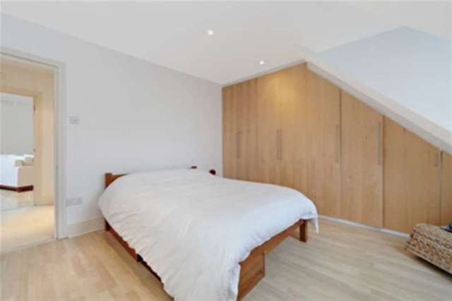  Image of 1 bedroom Flat to rent in Cambridge Park Twickenham TW1 at St. Margarets, TW1 2PF