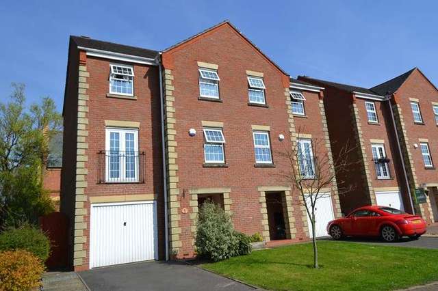  Image of 4 bedroom Semi-Detached house for sale in Tower Drive Bromsgrove B61 at Tower Drive  Bromsgrove, B61 0TZ