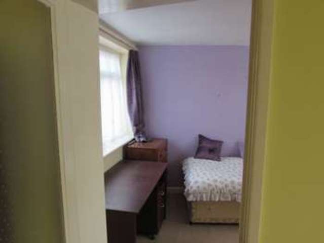  Image of 2 bedroom Property for sale in Vermont Close Clacton-on-Sea CO15 at Vermont Close  Clacton-On-Sea, CO15 6HJ