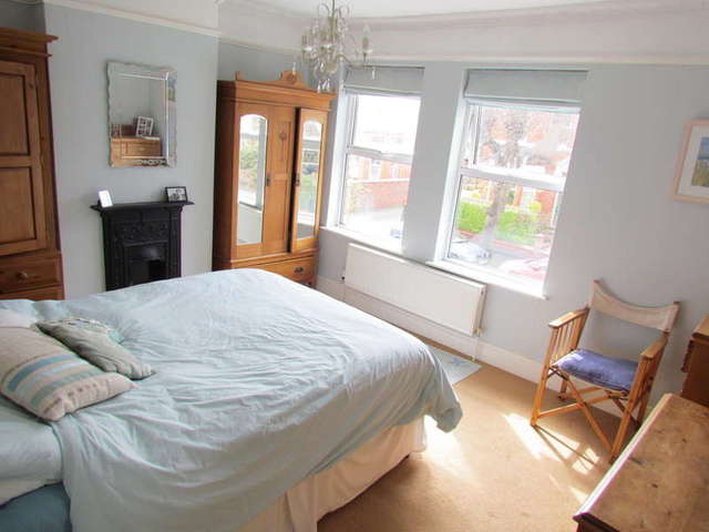  Image of 3 bedroom Semi-Detached house for sale in Vernon Park Road Worcester WR2 at Worcester Worcestershire Worcester, WR2 4NF
