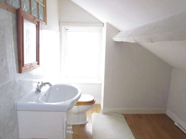 Image of 3 bedroom Semi-Detached house for sale in Vernon Park Road Worcester WR2 at Worcester Worcestershire Worcester, WR2 4NF