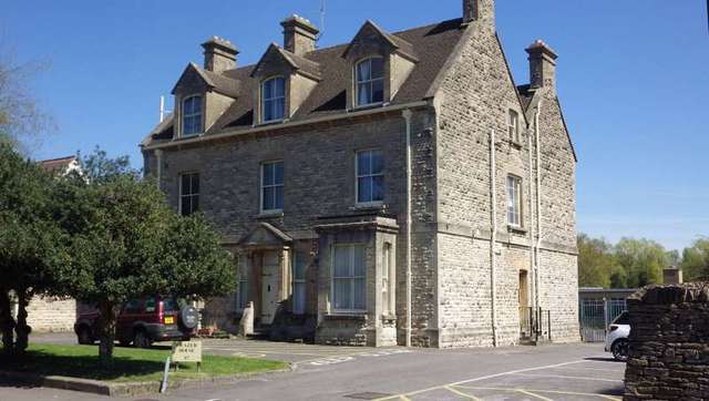  Image of 1 bedroom Apartment to rent in Victoria Road Cirencester GL7 at 97 Victoria Road  Cirencester, GL7 1ES