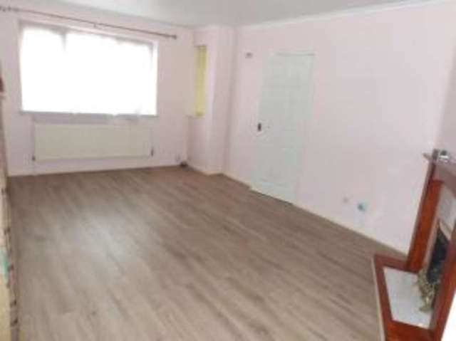  Image of 3 bedroom Semi-Detached house for sale in Waldron Drive Oadby Leicester LE2 at Oadby Leicester Oadby, LE2 4PJ