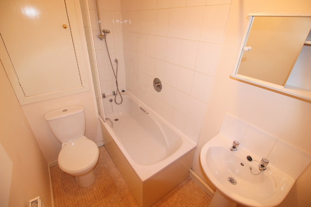  Image of 1 bedroom Flat to rent in Walker Road Aberdeen AB11 at Torry Aberdeen Aberdeen, AB11 8BL