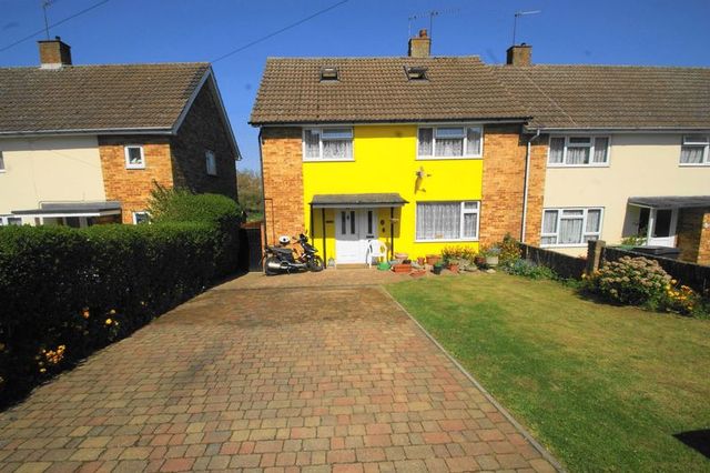  Image of 3 bedroom Detached house for sale in Lyne Way Hemel Hempstead HP1 at Lyne Way Warners End Hemel Hempstead, HP1 3PN