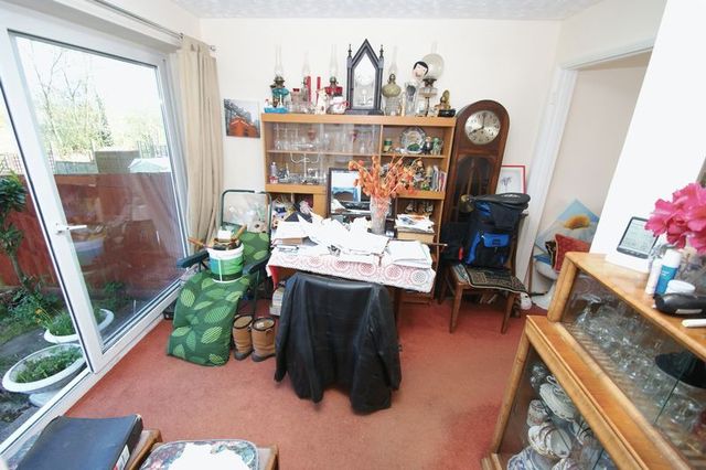  Image of 3 bedroom Detached house for sale in Lyne Way Hemel Hempstead HP1 at Lyne Way Warners End Hemel Hempstead, HP1 3PN