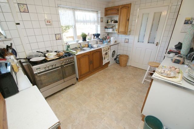  Image of 3 bedroom Detached house for sale in Lyne Way Hemel Hempstead HP1 at Lyne Way Warners End Hemel Hempstead, HP1 3PN