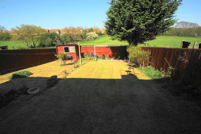  Image of 3 bedroom Detached house for sale in Lyne Way Hemel Hempstead HP1 at Lyne Way Warners End Hemel Hempstead, HP1 3PN