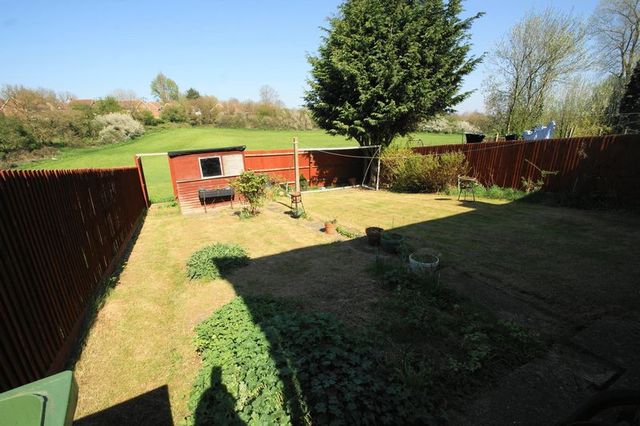  Image of 3 bedroom Detached house for sale in Lyne Way Hemel Hempstead HP1 at Lyne Way Warners End Hemel Hempstead, HP1 3PN