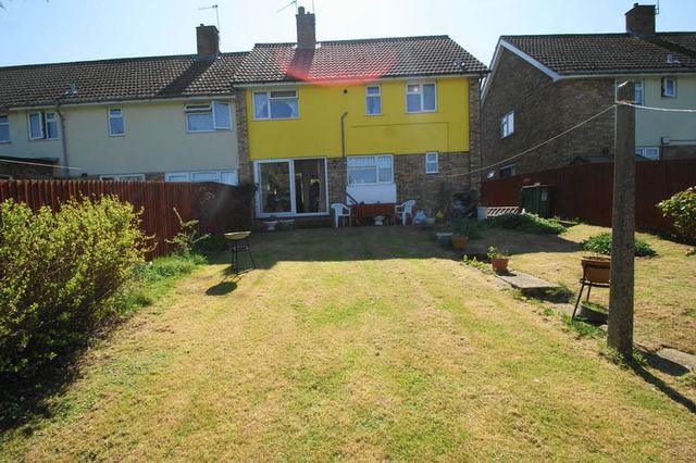  Image of 3 bedroom Detached house for sale in Lyne Way Hemel Hempstead HP1 at Lyne Way Warners End Hemel Hempstead, HP1 3PN