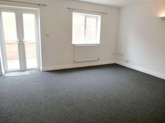  Image of 3 bedroom Detached house to rent in Waterloo Road Aldershot GU12 at Aldershot, GU12 4NU