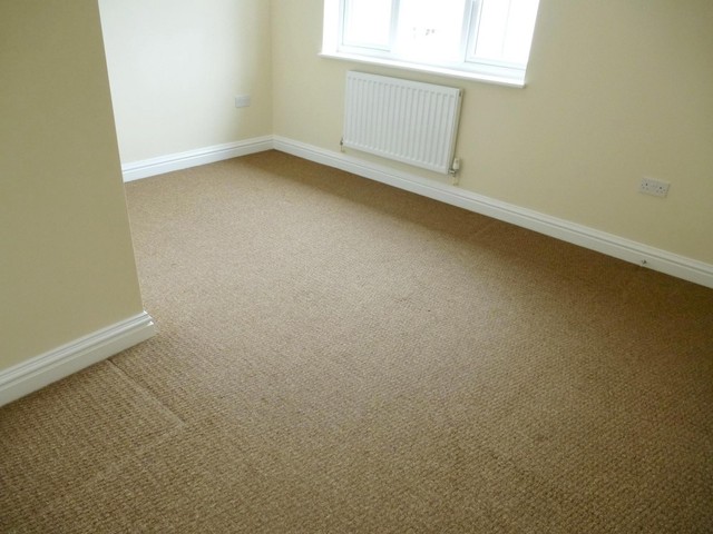  Image of 3 bedroom Detached house to rent in Waterloo Road Aldershot GU12 at Aldershot, GU12 4NU