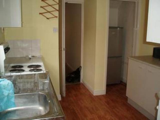  Image of 1 bedroom Flat to rent in Wellington Square Nottingham NG7 at Wellington Square Near City Centre Nottingham, NG7 1NG