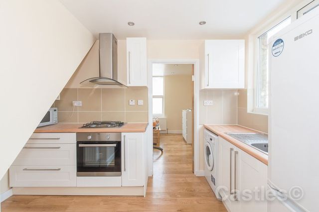  Image of 2 bedroom Flat to rent in West Green Road London N15 at West Green Road  London, N15 3DA