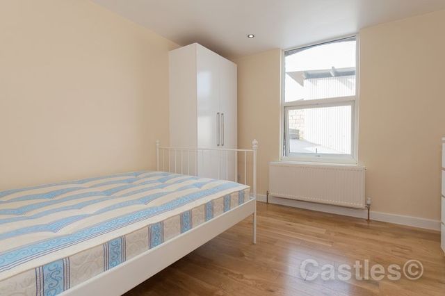  Image of 2 bedroom Flat to rent in West Green Road London N15 at West Green Road  London, N15 3DA