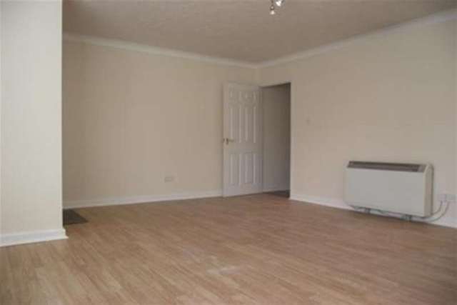  Image of 1 bedroom Flat to rent in Whitehill Road Cambridge CB5 at Cambridge, CB5 8LX