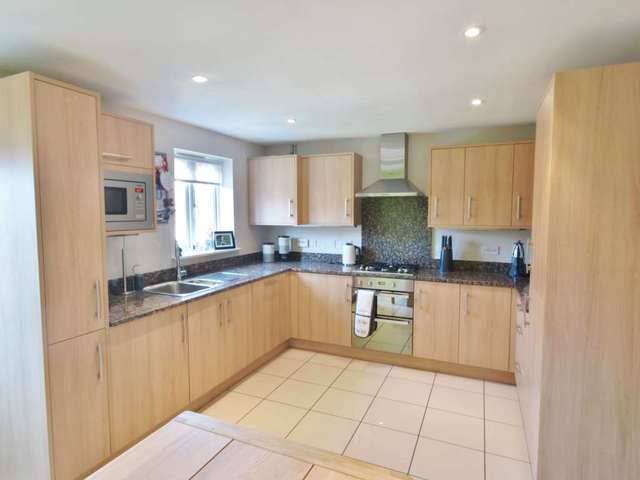  Image of 4 bedroom Town House to rent in Whitelands Way Bicester OX26 at Whitelands Way  Bicester, OX26 1AB