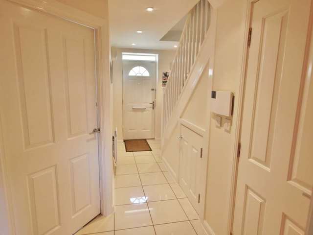  Image of 4 bedroom Town House to rent in Whitelands Way Bicester OX26 at Whitelands Way  Bicester, OX26 1AB