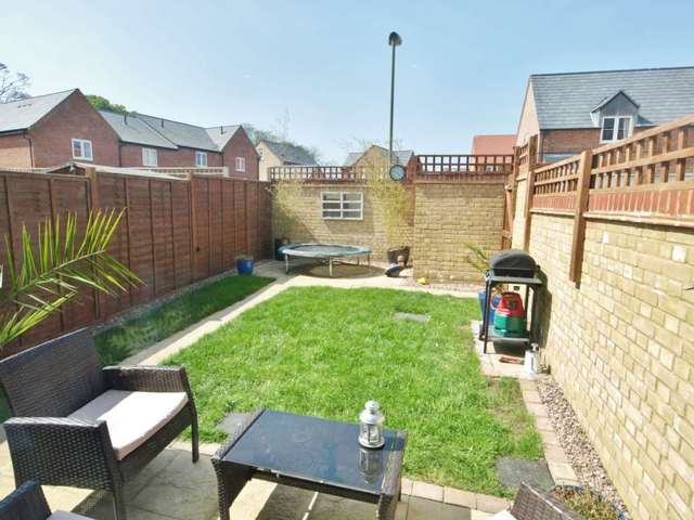  Image of 4 bedroom Town House to rent in Whitelands Way Bicester OX26 at Whitelands Way  Bicester, OX26 1AB