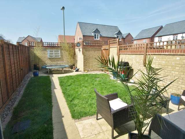  Image of 4 bedroom Town House to rent in Whitelands Way Bicester OX26 at Whitelands Way  Bicester, OX26 1AB