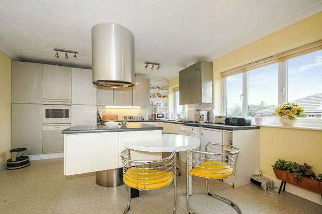  Image of 2 bedroom Flat for sale in Eastbury Avenue Northwood HA6 at 19 Eastbury Avenue  Northwood, HA6 3LE