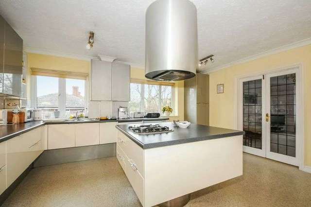  Image of 2 bedroom Flat for sale in Eastbury Avenue Northwood HA6 at 19 Eastbury Avenue  Northwood, HA6 3LE