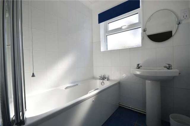  Image of 3 bedroom Bungalow to rent in Willow Way Hauxton Cambridge CB22 at HAUXTON  Hauxton, CB22 5JB