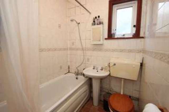  Image of 3 bedroom Flat to rent in Windus Road London N16 at Windus Road  London, N16 6UT