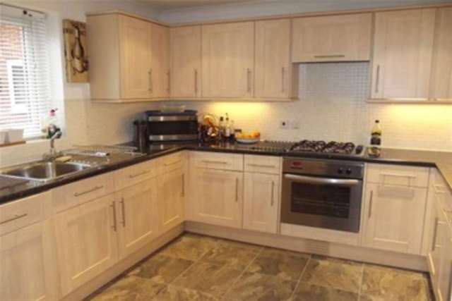  Image of 3 bedroom Detached house to rent in Wingrove Road Reading RG30 at Reading, RG30 2BX
