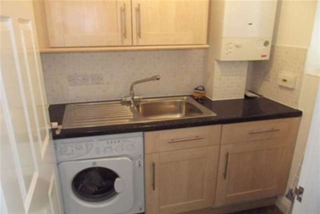 Image of 3 bedroom Detached house to rent in Wingrove Road Reading RG30 at Reading, RG30 2BX