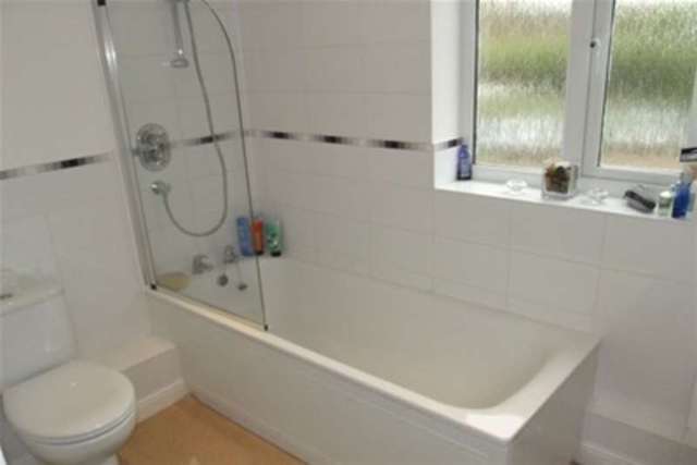  Image of 3 bedroom Detached house to rent in Wingrove Road Reading RG30 at Reading, RG30 2BX