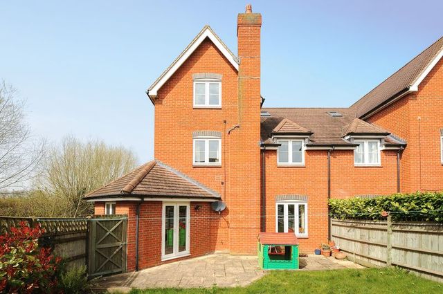  Image of 5 bedroom Semi-Detached house for sale in Wolage Drive Grove Wantage OX12 at Wolage Drive Grove Wantage, OX12 9FB