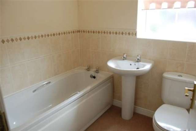  Image of 4 bedroom Detached house to rent in Woodland Close Watnall Nottingham NG16 at Nottingham, NG16 1LJ