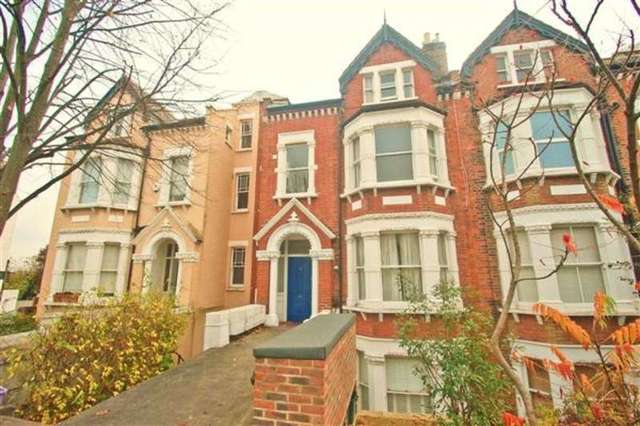  Image of 2 bedroom Apartment to rent in Woodside London SW19 at Wimbledon, SW19 7AW