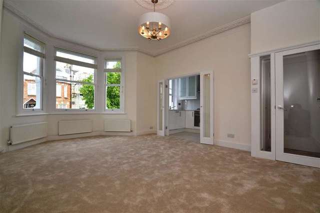  Image of 2 bedroom Apartment to rent in Woodside London SW19 at Wimbledon, SW19 7AW