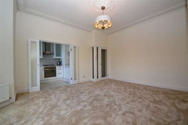  Image of 2 bedroom Apartment to rent in Woodside London SW19 at Wimbledon, SW19 7AW