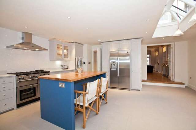  Image of 5 bedroom Detached house to rent in Woodstock Road London W4 at Chiswick, W4 1EE