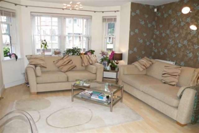  Image of 2 bedroom Flat to rent in York Road Guildford GU1 at Guildford, GU1 4DF